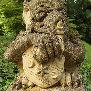 Schloss Höfling, Park, Wächter