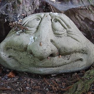 Schloss Höfling, Park, Gnom 02