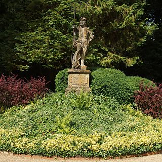 Schloss Höfling, Park, Neptun