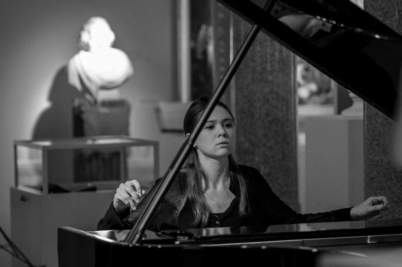 Darya Dadykina, Klavier